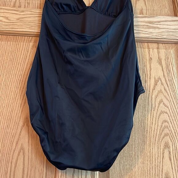 GAP Body One Piece Swimsuit - Picture 8 of 9